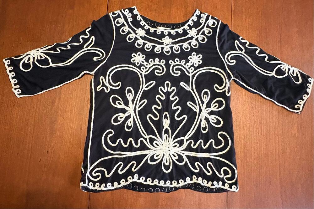 CJ Banks Women's 1X Black White Embroidered Floral Boho 3/4 Sleeve Tunic Top